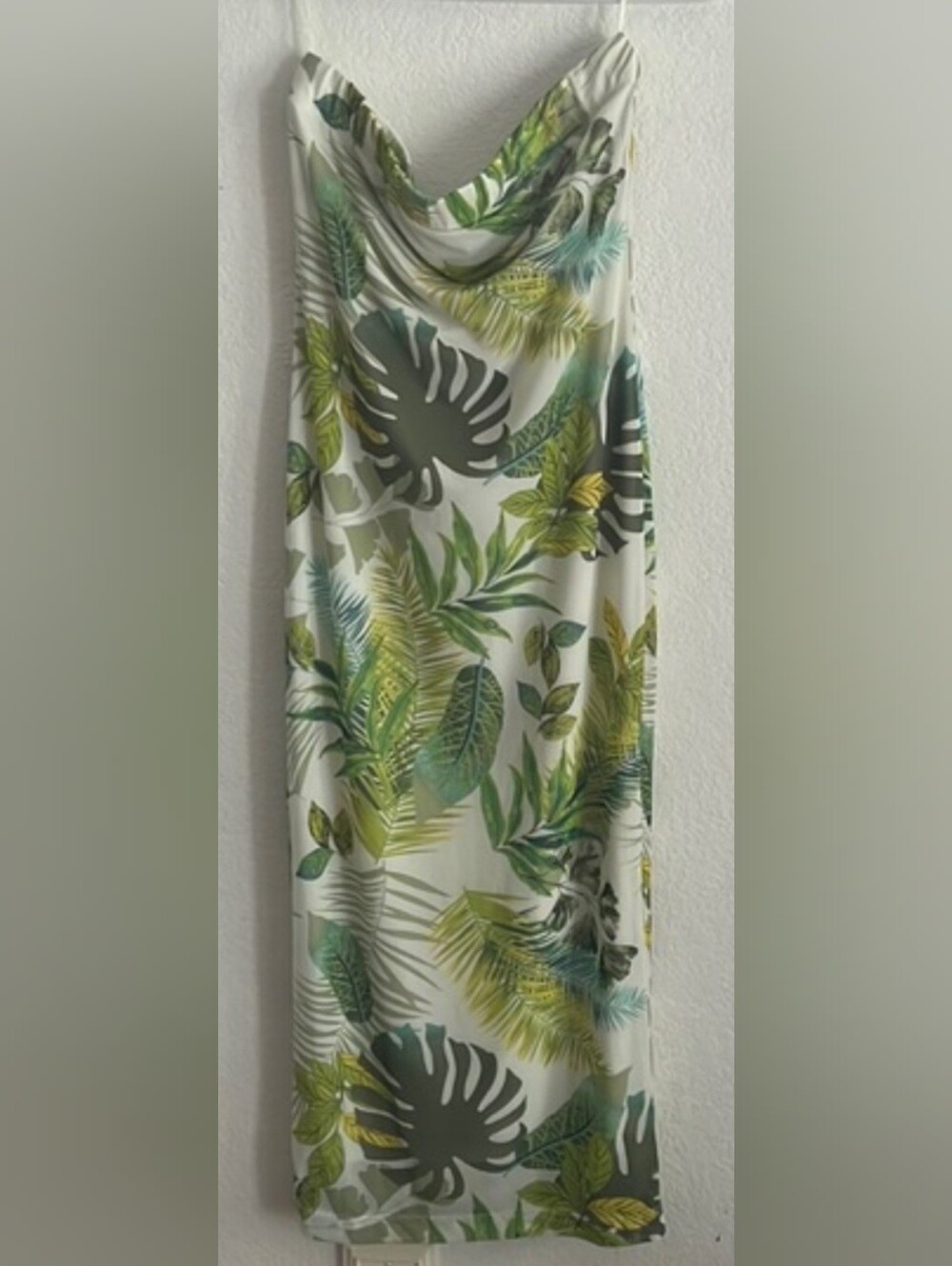 Revamped Tropical Palm Print Strapless Maxi DressBeautiful strapless tropical